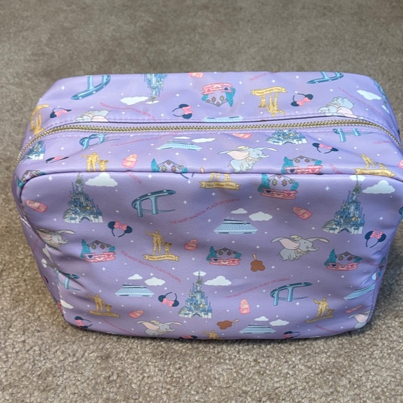 Magic World Accessory Bag - Picture 4 of 5